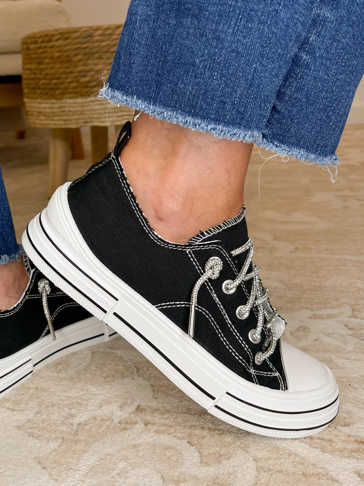 Very G Women’s Aman Platform Sneakers – Black Original - Lavender HillsVery G
