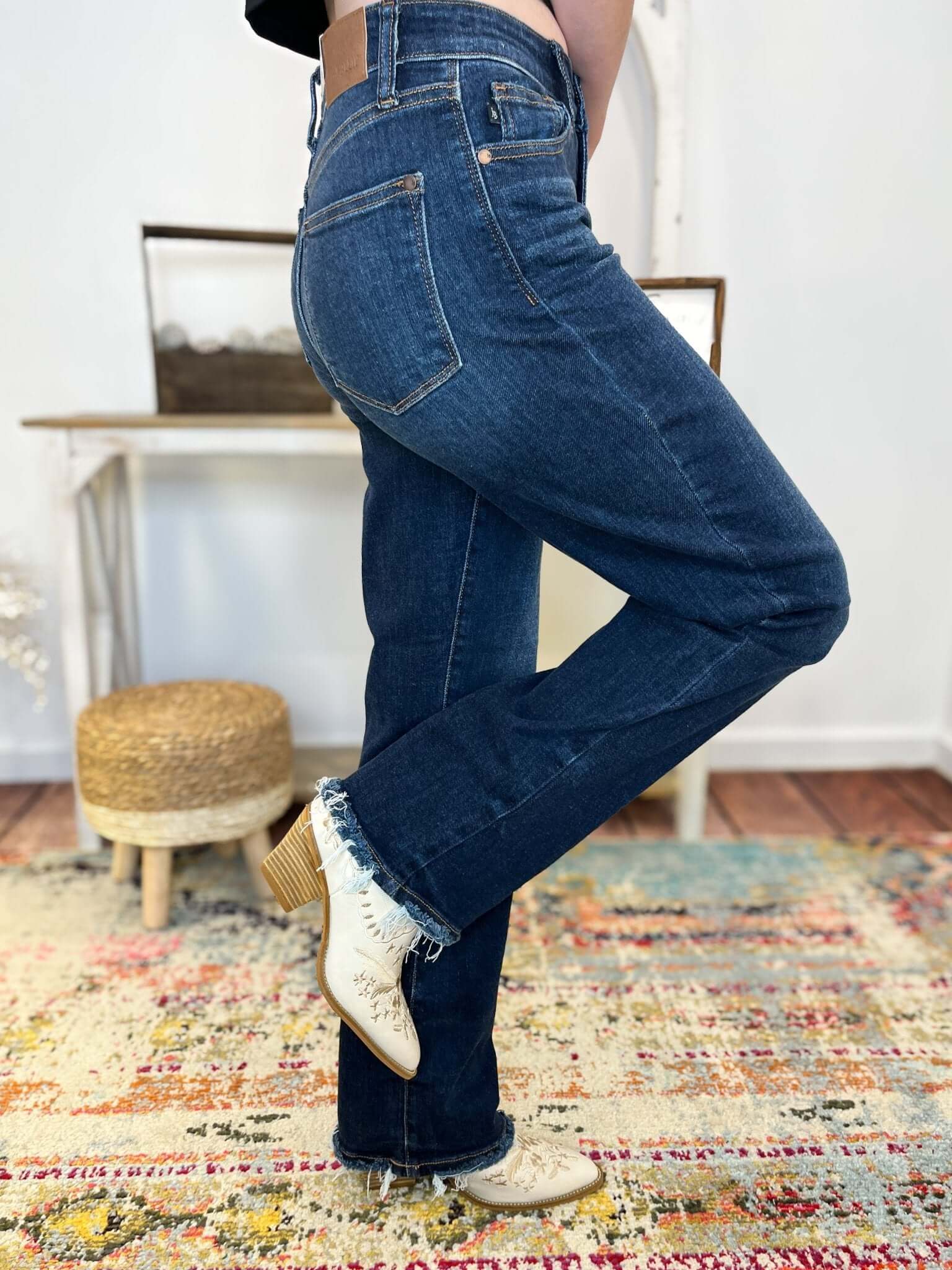 Judy Blue Country Mile Dark Wash Mid Rise Straight Jeans - Lavender Hills BeautyJudy Blue82622 - DK - 0(24)