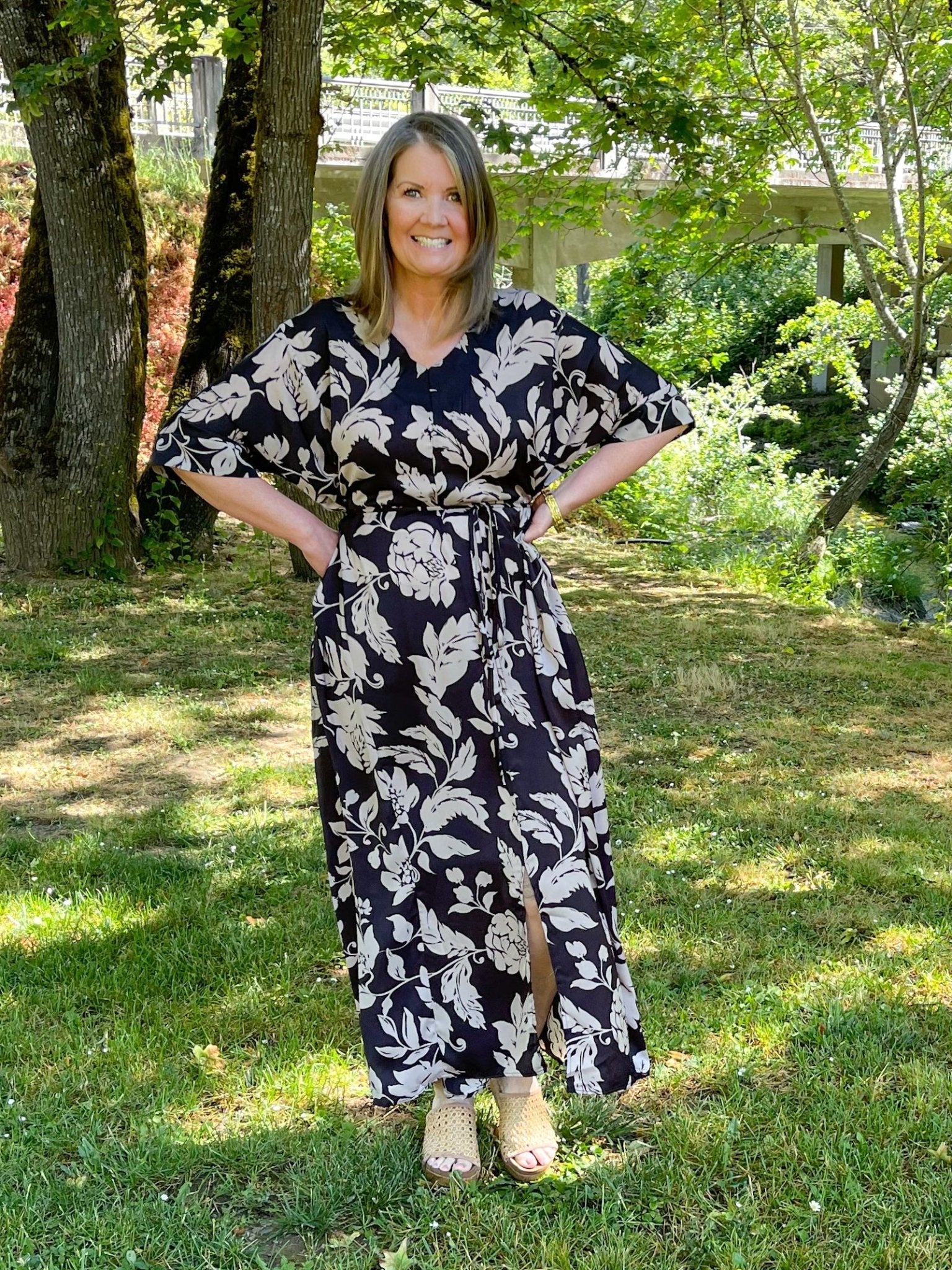 Mirabelle Floral Satin Pocket Maxi Dress - Lavender HillsEaselED25154-BLK-S
