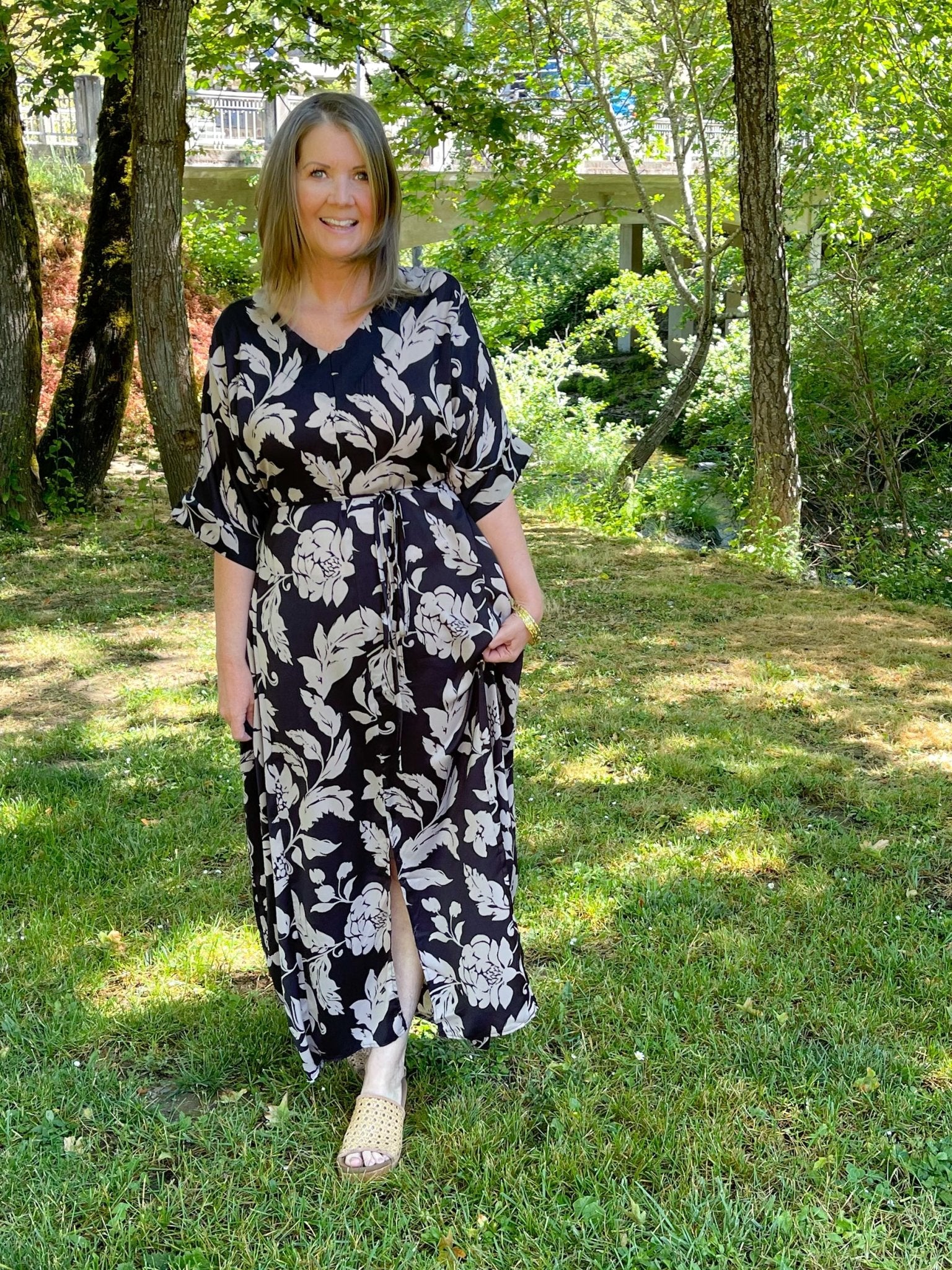 Mirabelle Floral Satin Pocket Maxi Dress - Lavender HillsEaselED25154-BLK-S