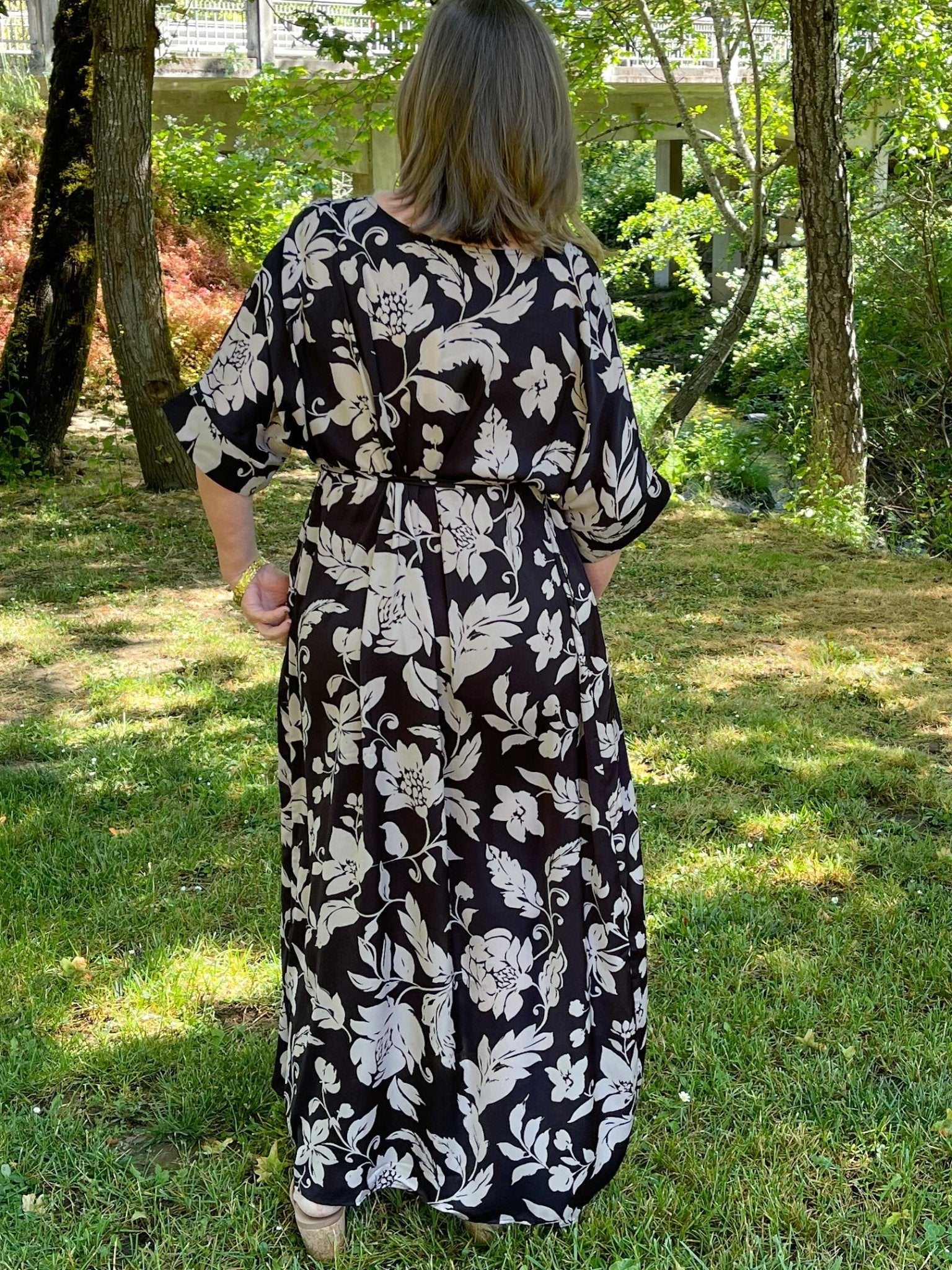 Mirabelle Floral Satin Pocket Maxi Dress - Lavender HillsEaselED25154-BLK-S